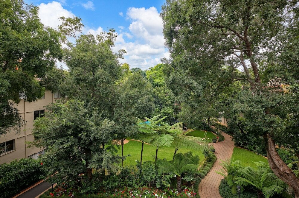 Фото Protea Hotel by Marriott Johannesburg Balalaika Sandton