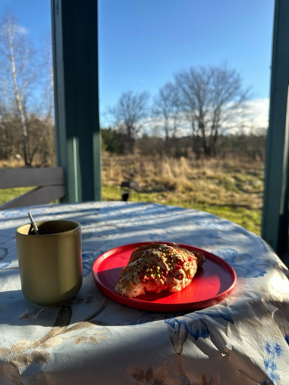 Фото Дом и пруд