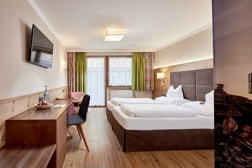 Внешний вид отеля Hotel Neue Post в Майрхофене, фото 5