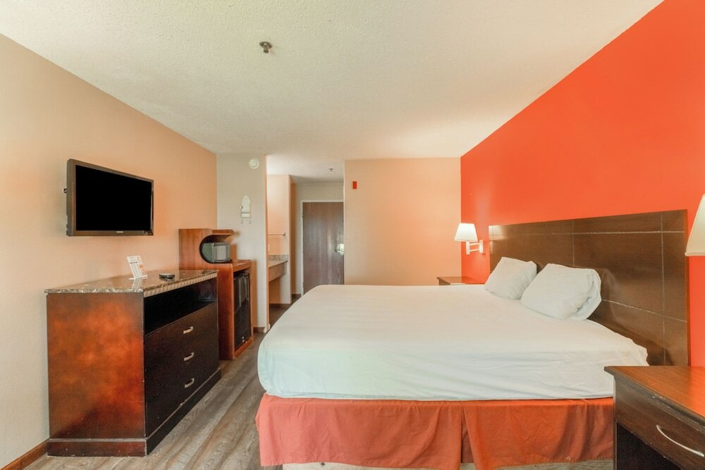 Фото Fairway Inn La Porte