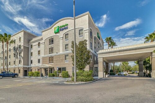 Внешний вид отеля Holiday Inn Express Hotel & Suites Clearwater/Us 19 N, an Ihg Hotel в Клеруотере, фото 1