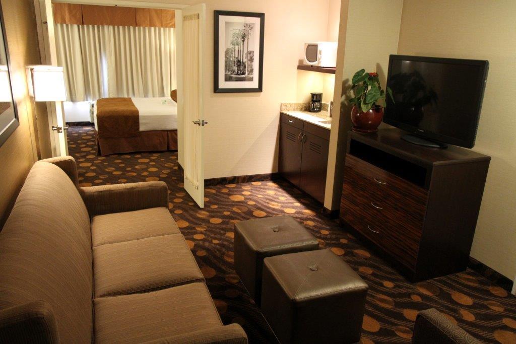 Фото Best Western Plus Suites Hotel Coronado Island