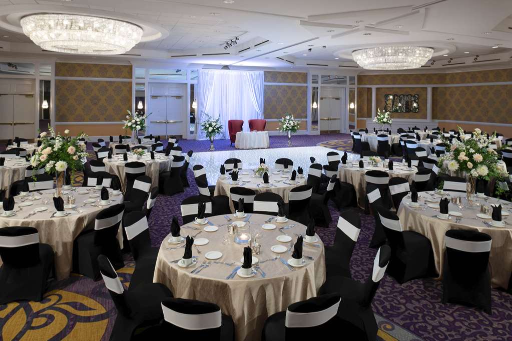 Фото Hilton Charlotte Uptown