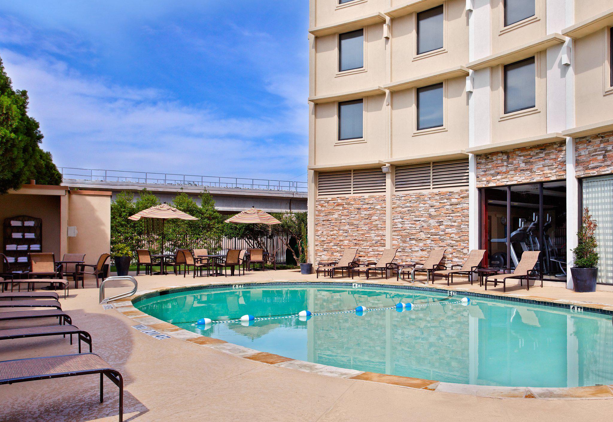 Фото Holiday Inn Dallas Market Center, an Ihg Hotel