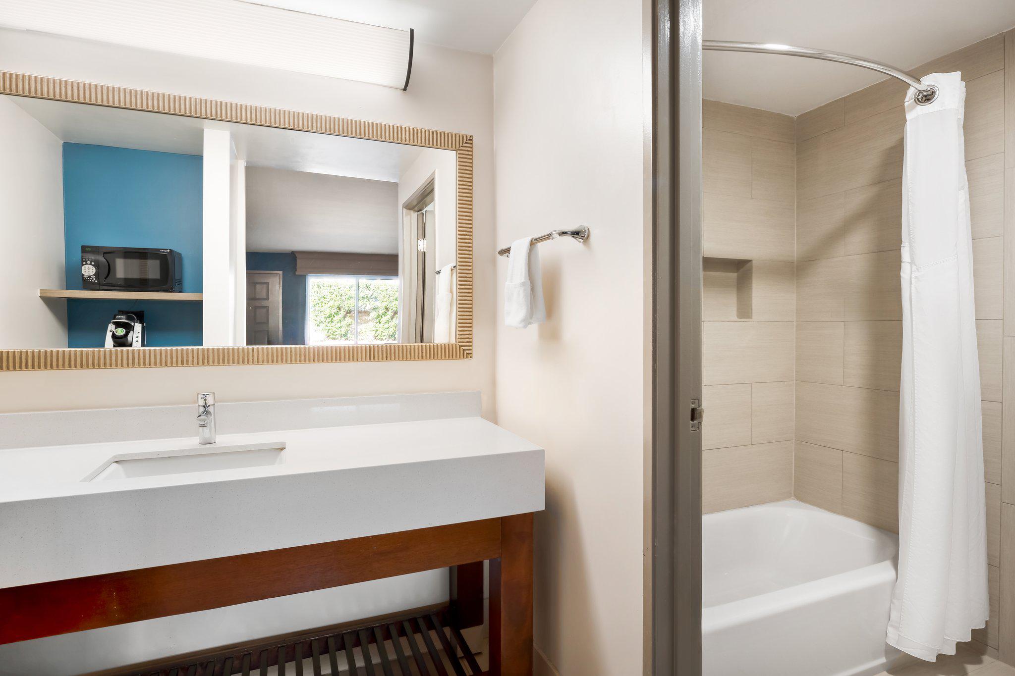 Фото Holiday Inn Express Simi Valley, an Ihg Hotel