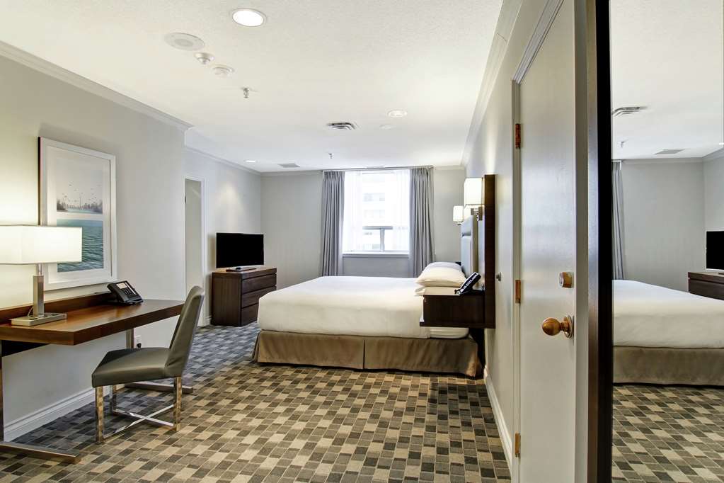 Фото DoubleTree by Hilton Hotel Toronto Downtown