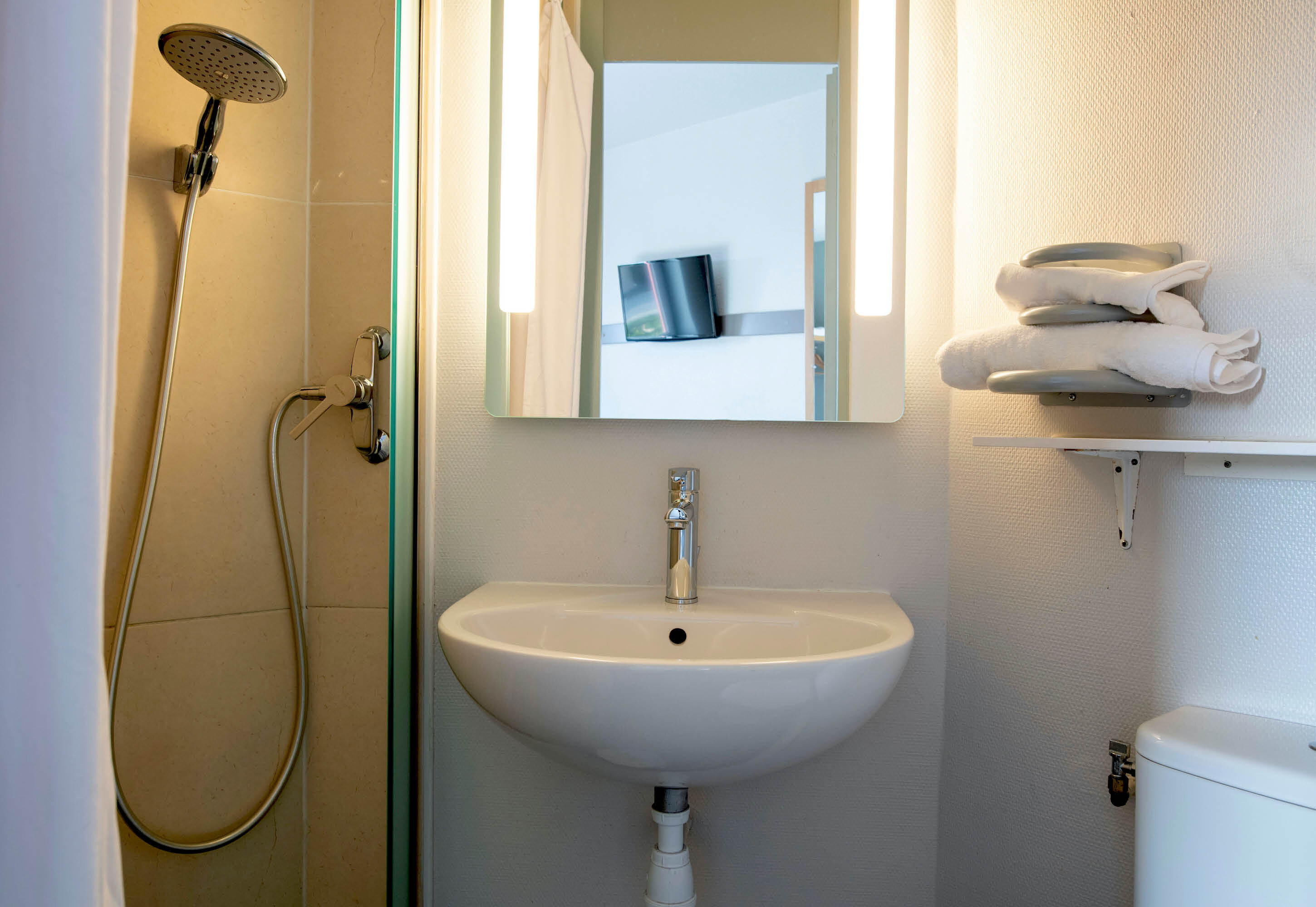 Фото B&b Hotel Avignon - 1