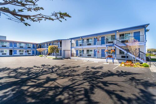 Гостиница SureStay Hotel by Best Western Seaside Monterey в Монтерее