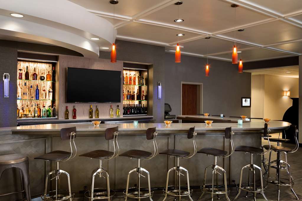 Фото DoubleTree by Hilton Hotel Oklahoma City Airport