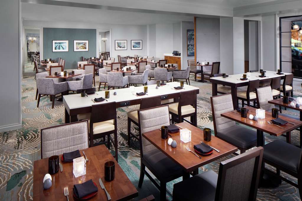 Фото DoubleTree by Hilton Manchester Downtown