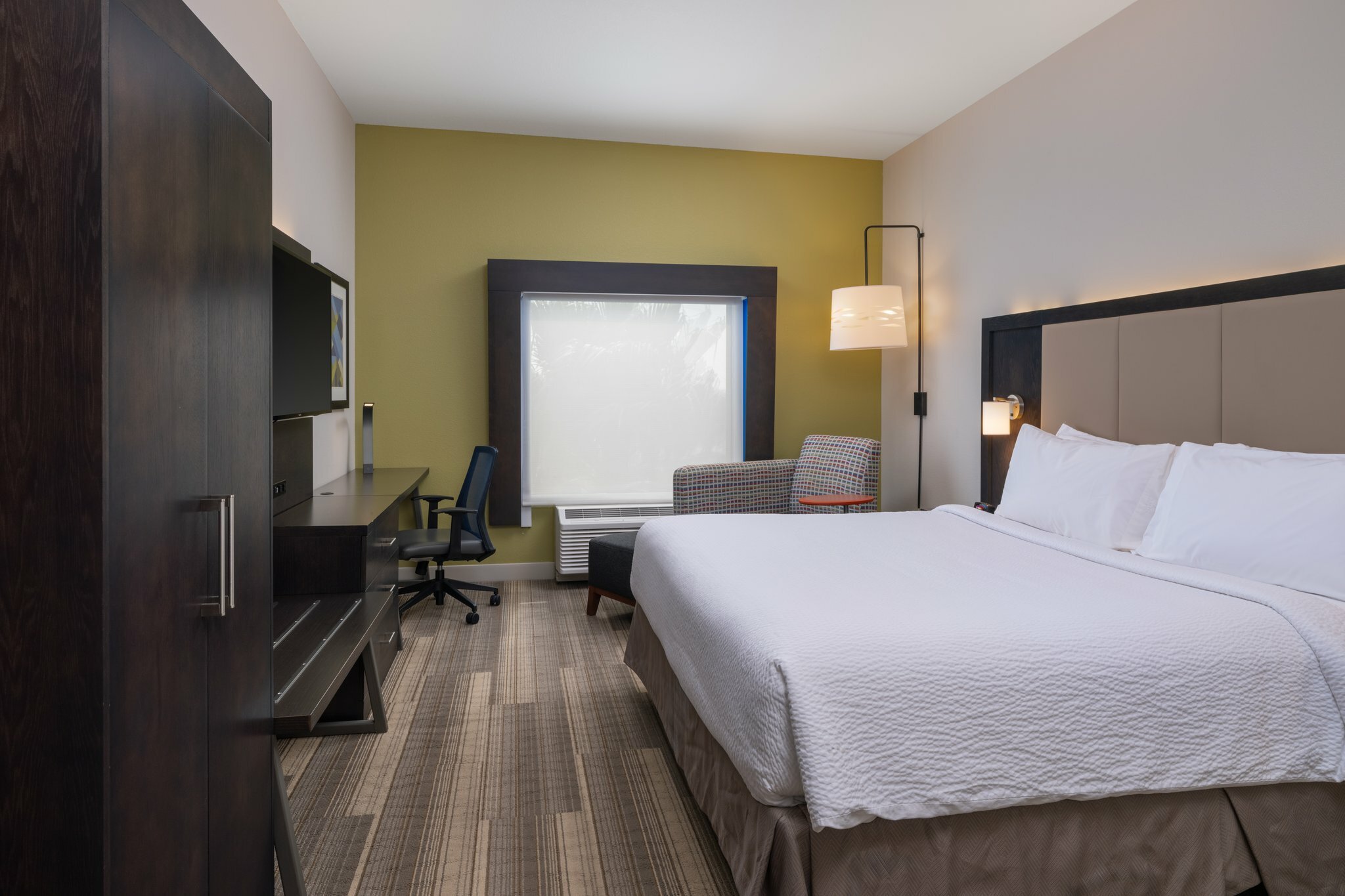 Фото Holiday Inn Express & Suites Lakeland South, an Ihg Hotel