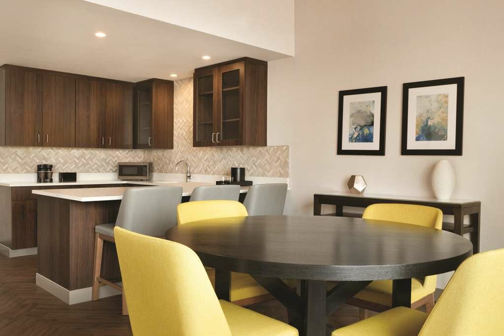 Фото Embassy Suites Indianapolis Downtown