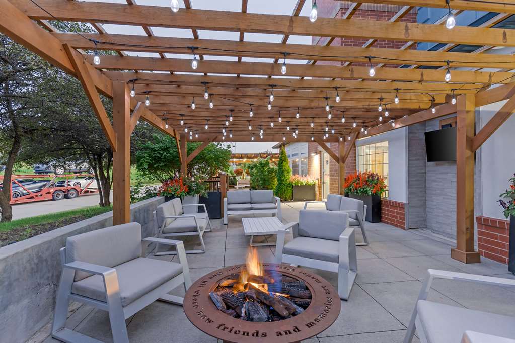 Фото Best Western Plus Des Moines West Inn & Suites