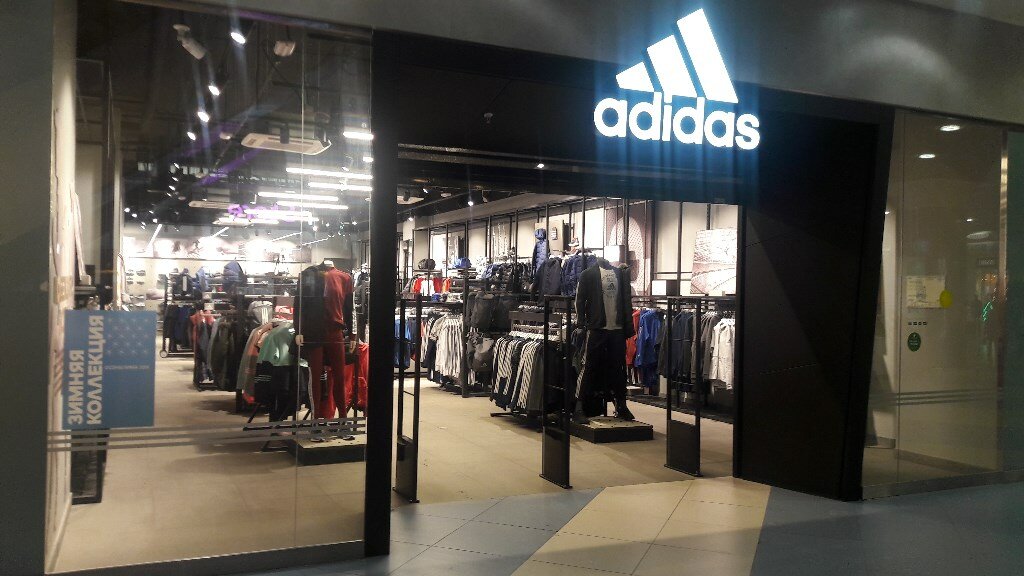 Spor giyim ve ayakkabı Adidas, Çeliabinsk, foto