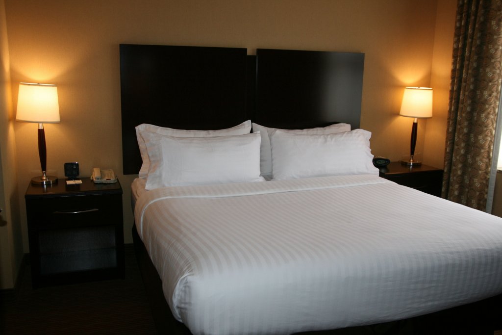 Фото Holiday Inn Express & Suites Buffalo Downtown - Medical Ctr, an Ihg Hotel