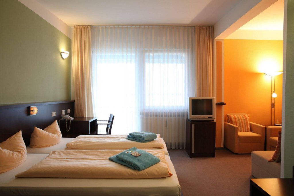 Фото отеля 2