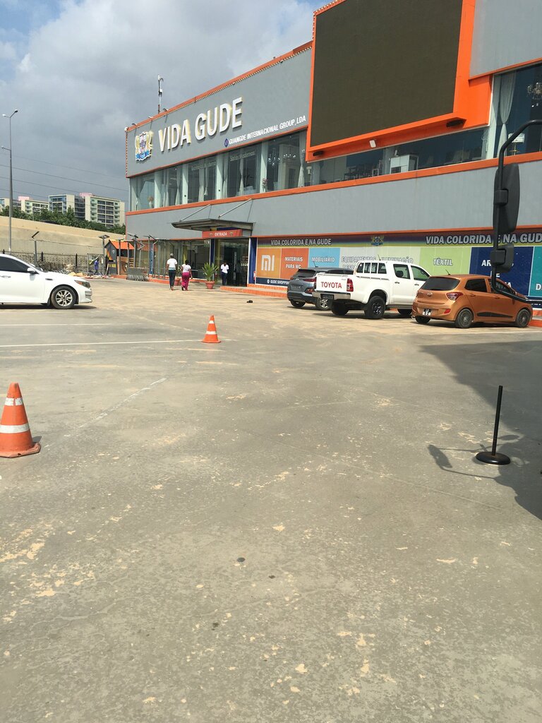 Shopping mall Gude, Loanda, photo