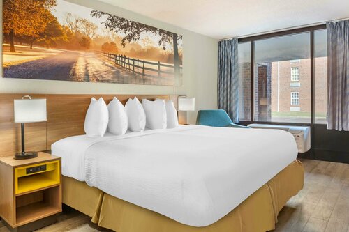 Гостиница Days Inn & Suites by Wyndham Rocky Mount Golden East в Роки-Маунт