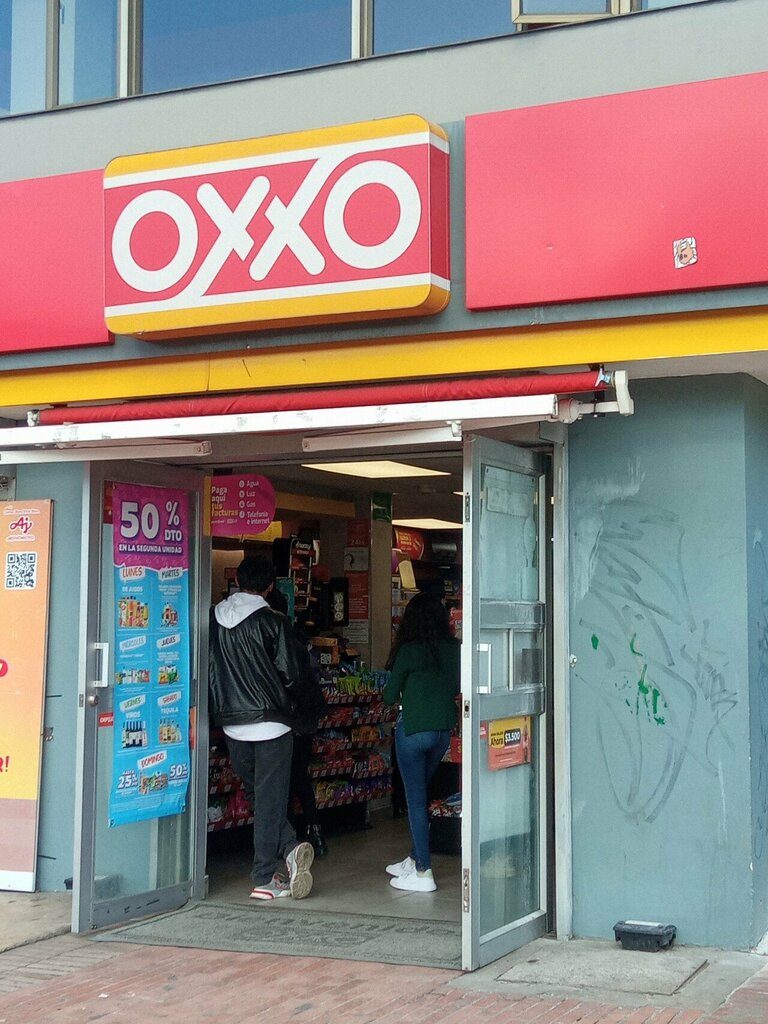 Convenience store Oxxo, Bogota, photo