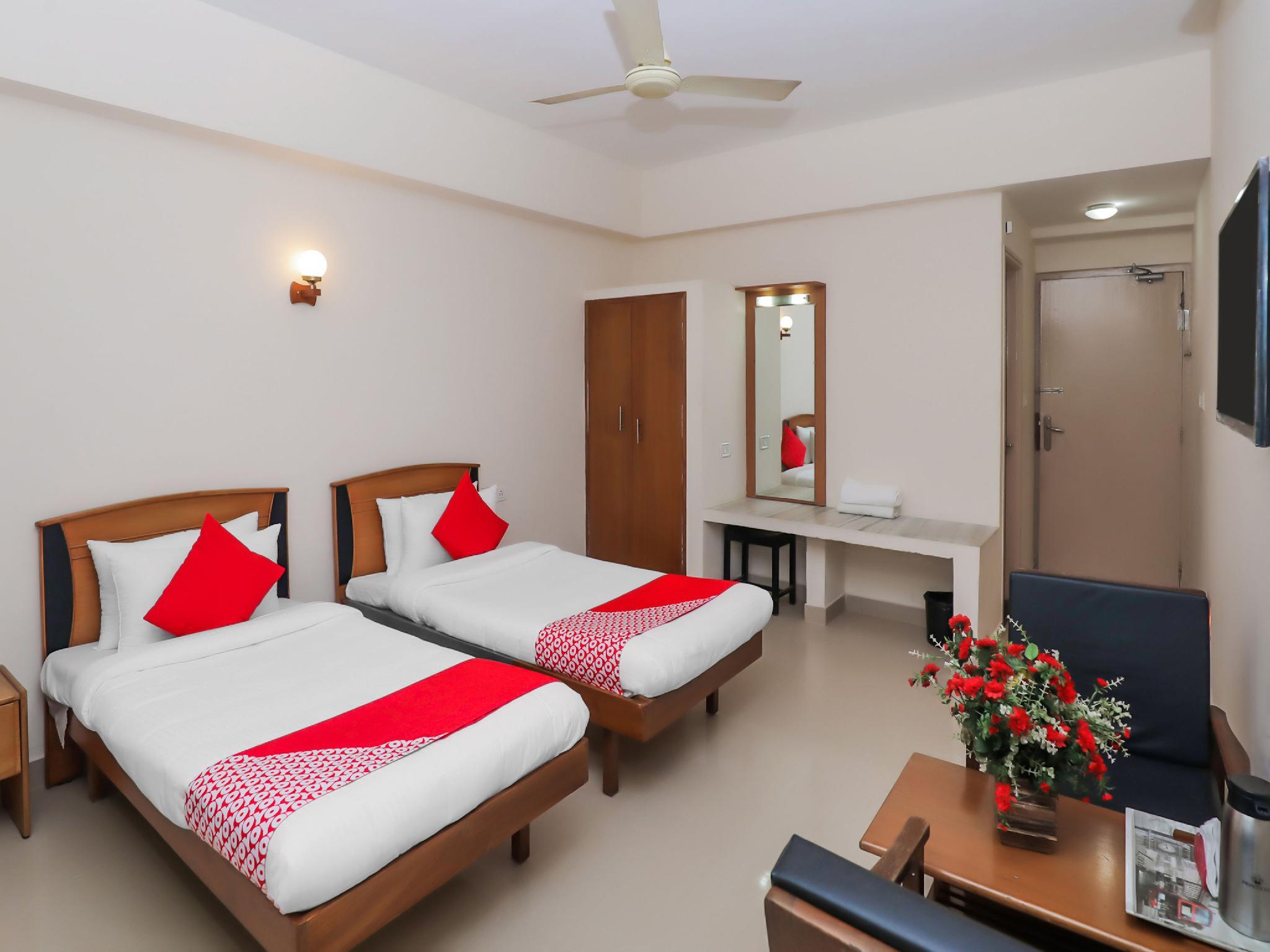 Фото Srinivas Saffron Hotel