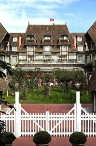 Гостиница Barriere Le Normandy