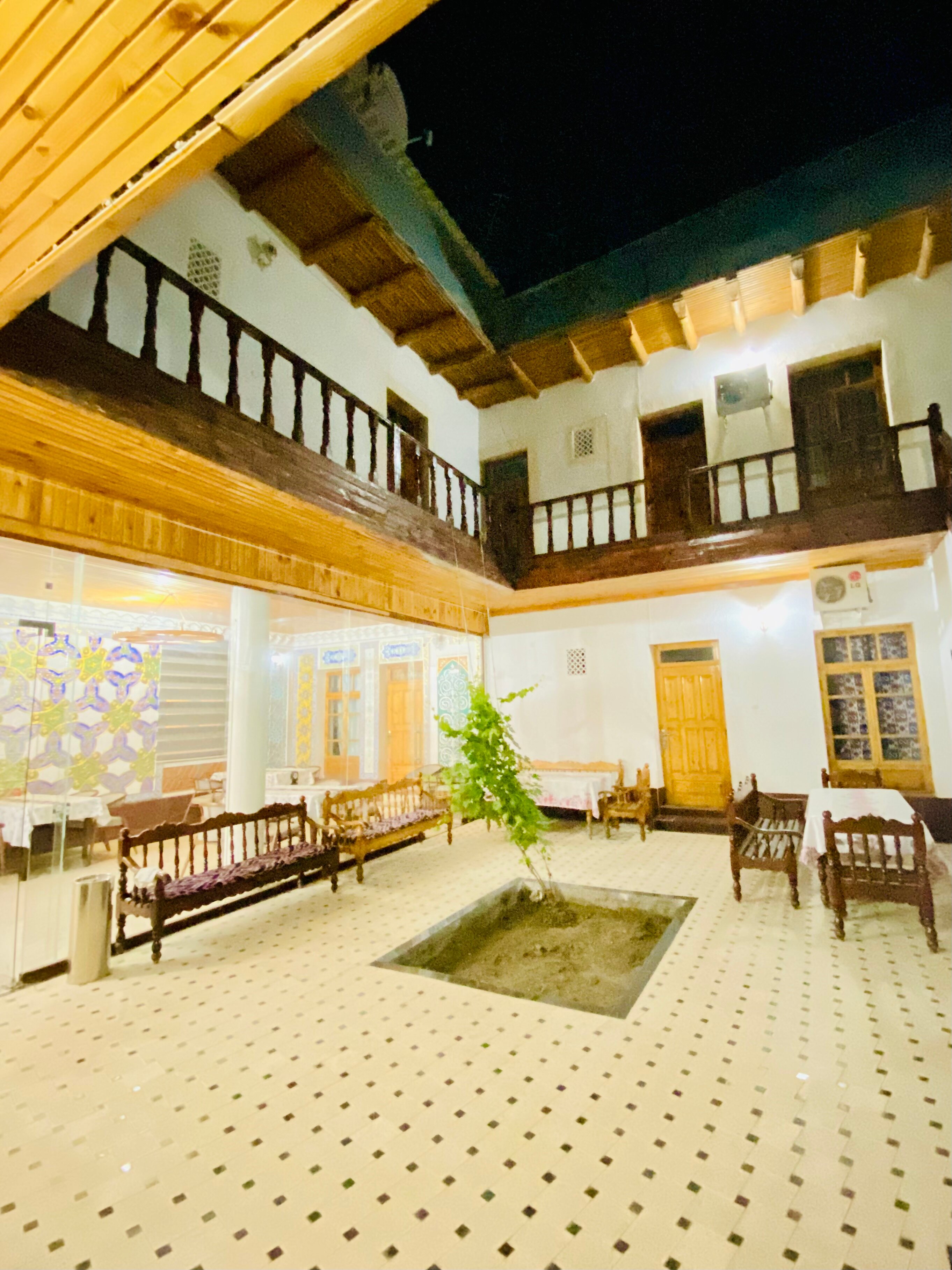 Фото Otkirbek Hotel