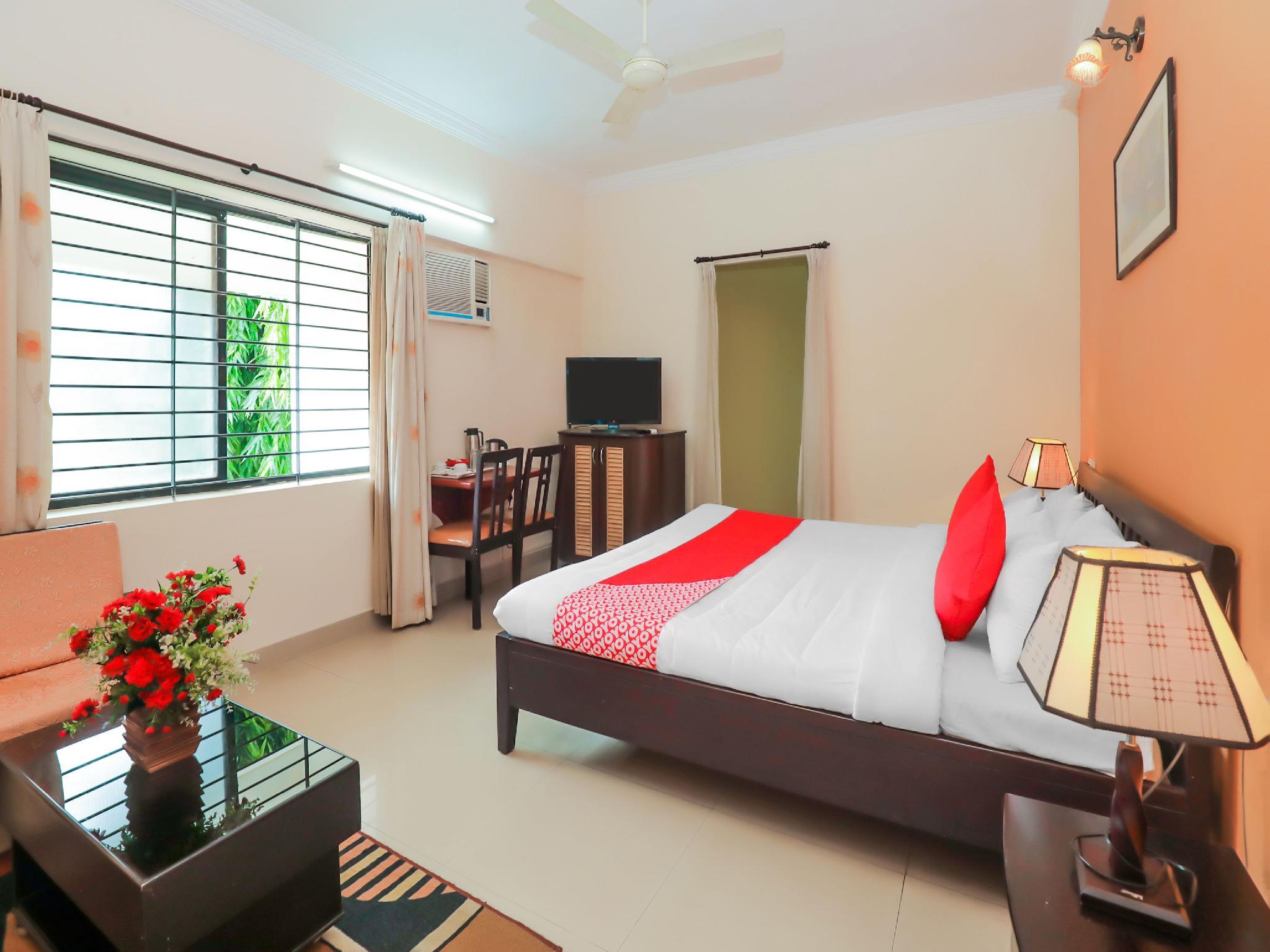 Фото Srinivas Saffron Hotel