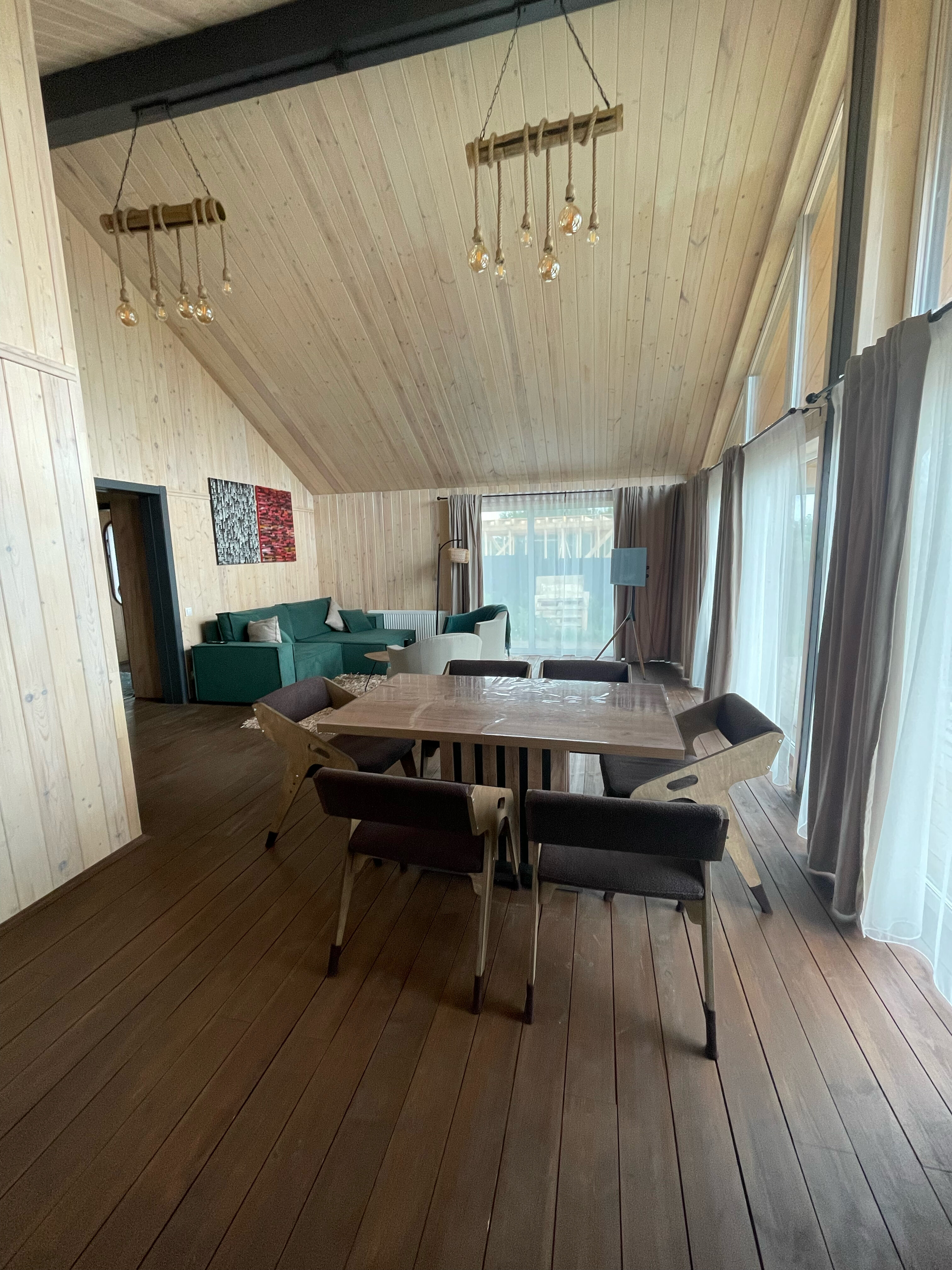 Фото Барнхауз у озера