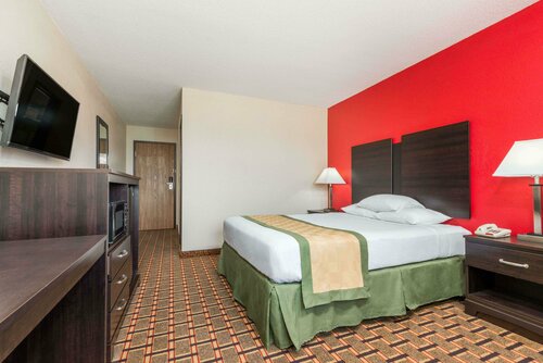 Гостиница Days Inn by Wyndham Muncie -Ball State University в Мунчи