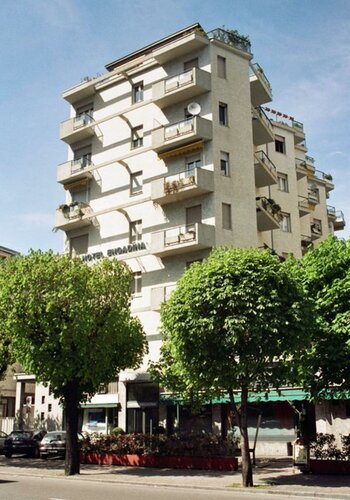 Гостиница Hotel Engadina в Комо