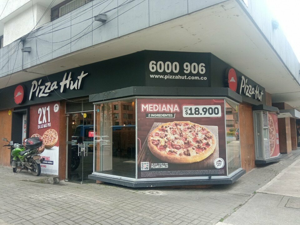 Pizzeria Pizza Hut Colombia, Bogota, photo