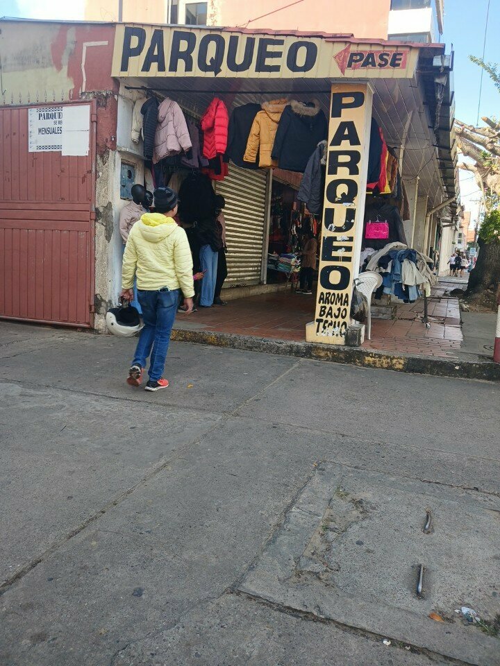 Parking zone Parqueo Público Aroma, Santa Cruz de la Sierra, photo