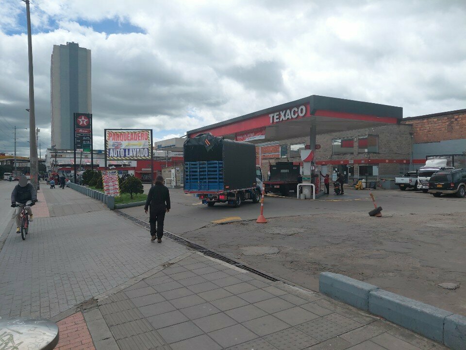 Gas station Texaco, Bogota, photo