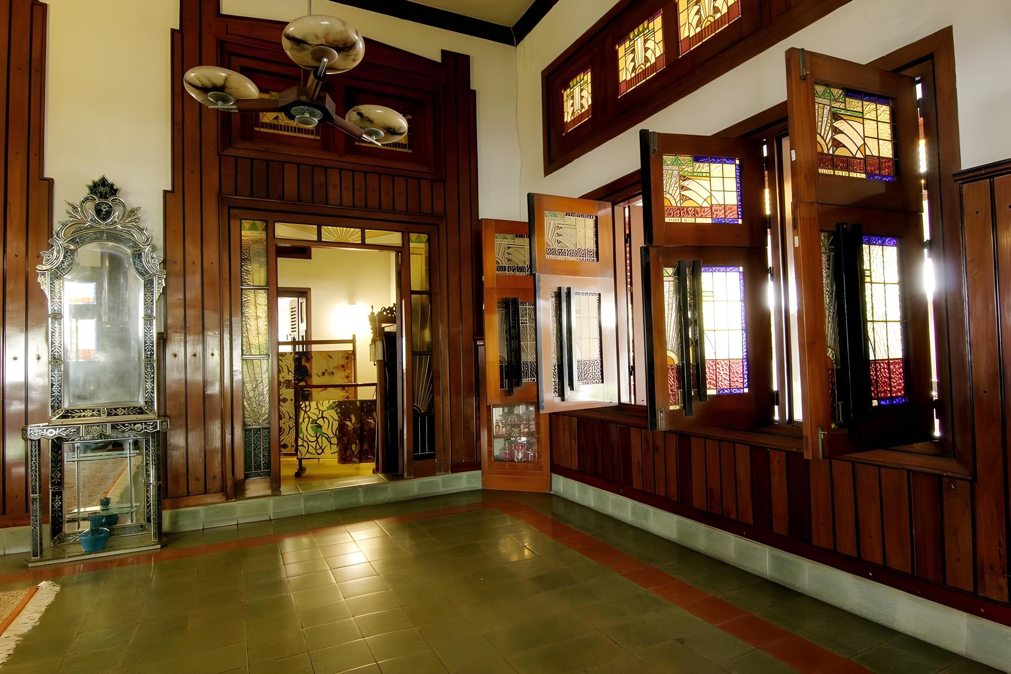 Фото Roemahkoe Heritage Hotel