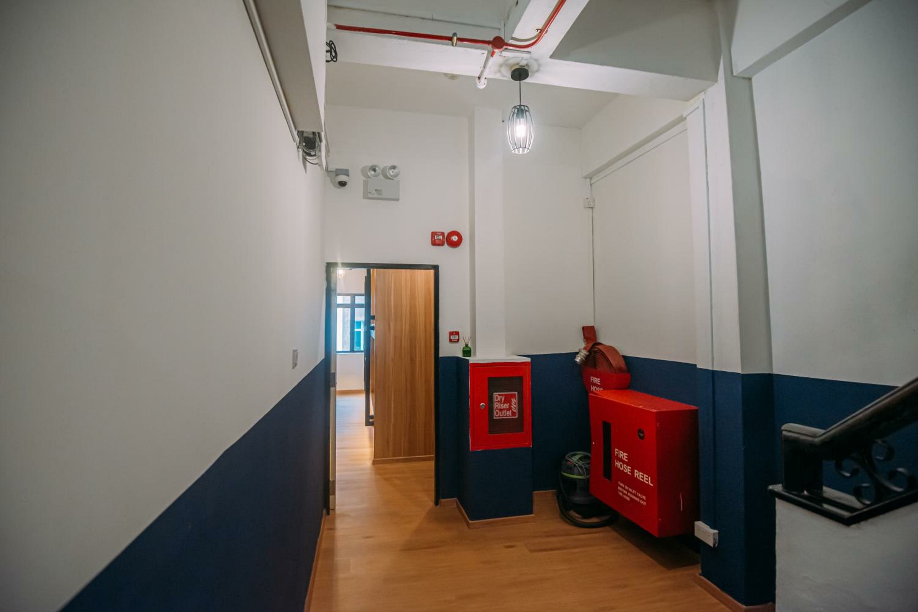 Фото Bluewaters Pods 38 Hongkong St - Hostel