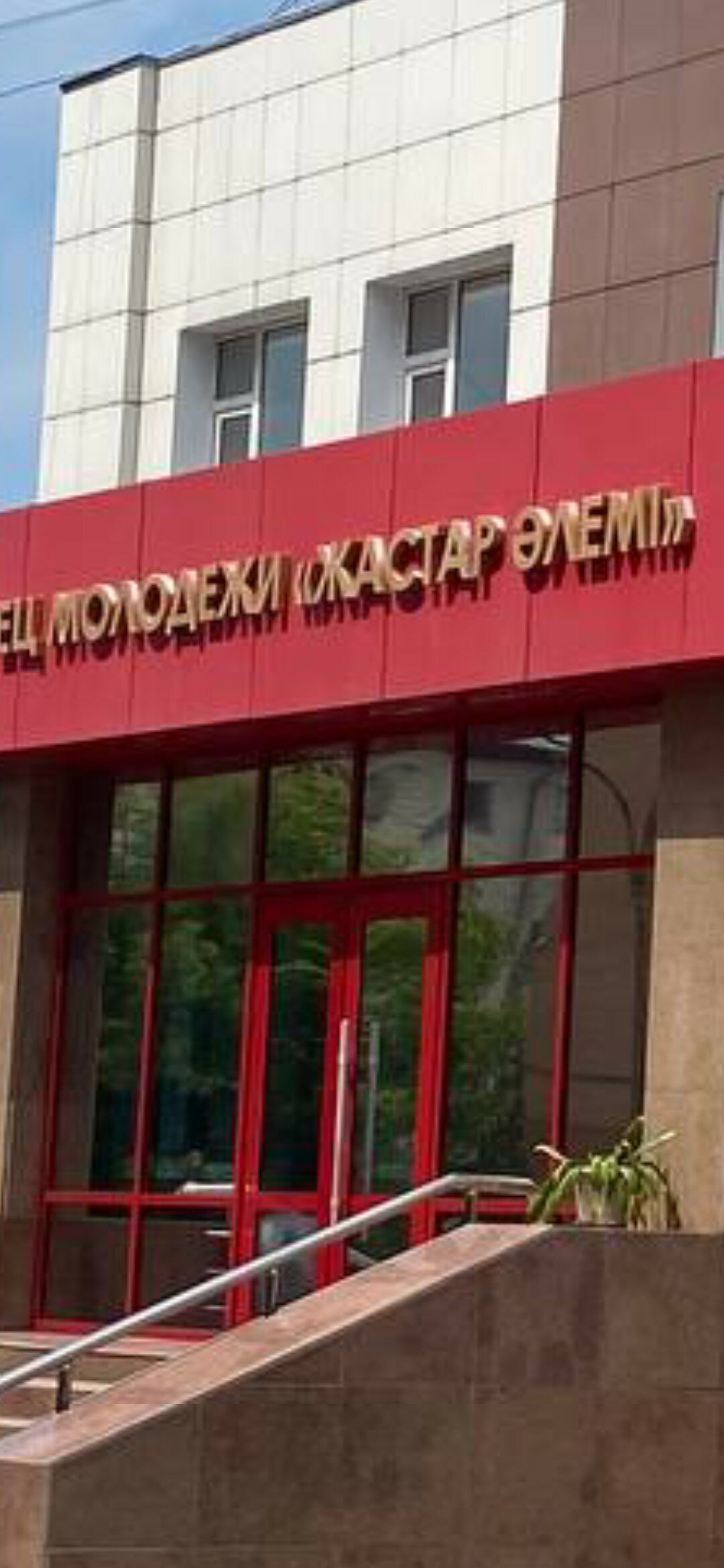 Порно әлеміндегі ең кеуделі әйел