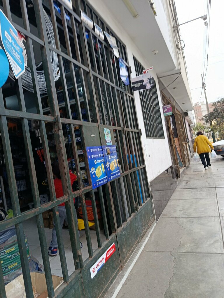 Household goods and chemicals shop Hardware Store, Lima, photo