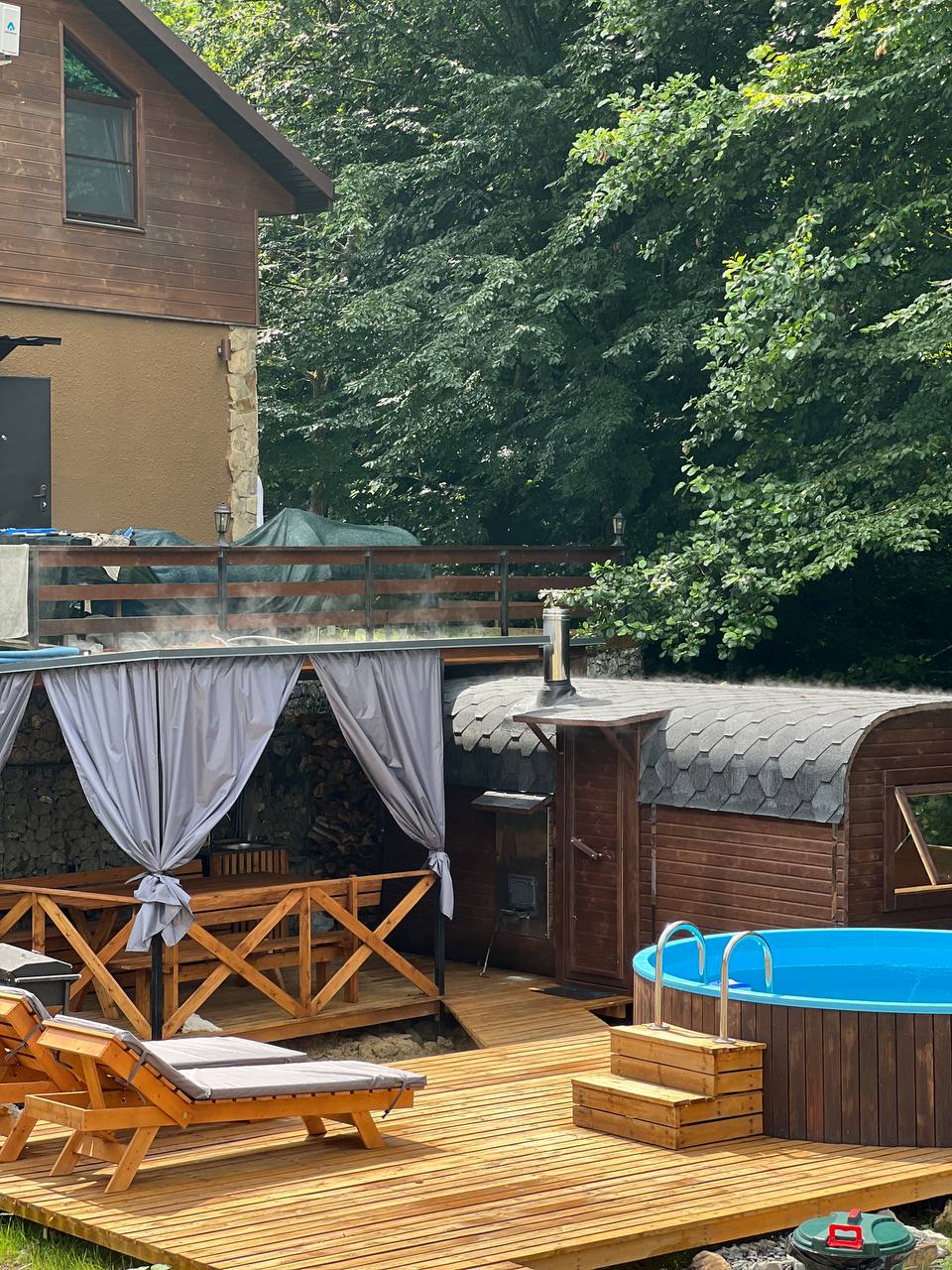 Фото Коттедж в лесу