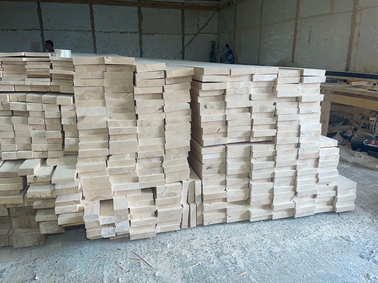 Строганая доска для строительства и отделки
