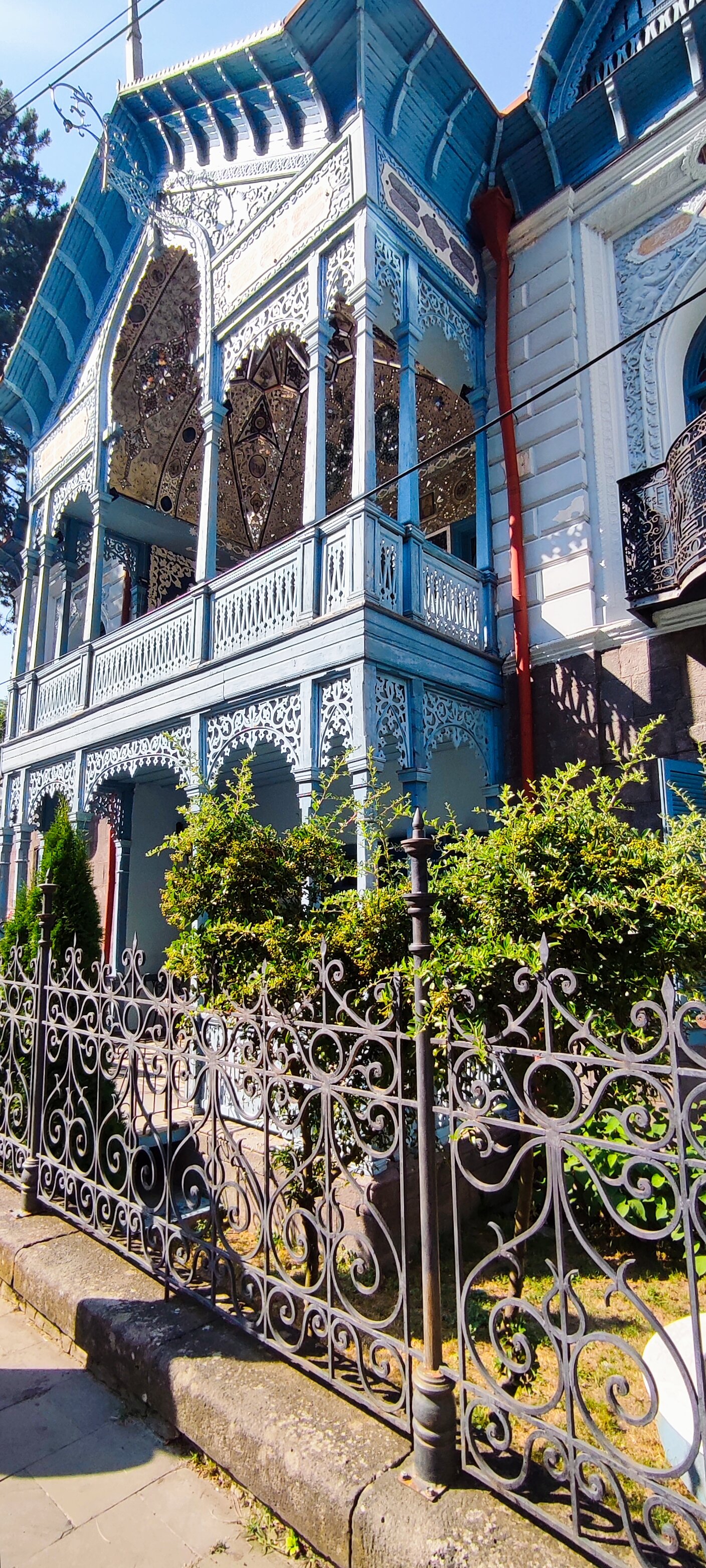 Фото Golden Tulip Borjomi Hotel