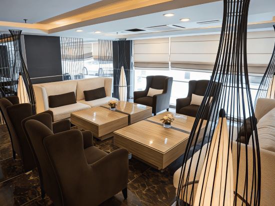 Фото Royale Signature Hotel