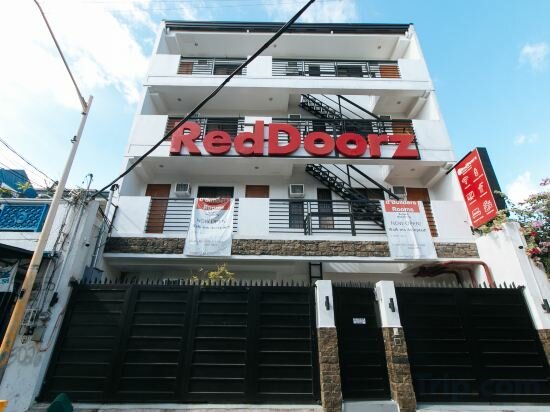 Фото RedDoorz @ DBuilders Rooms Bangkal Makati