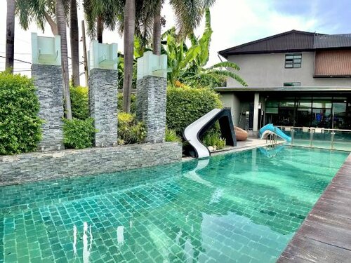 Гостиница Huern Nana Jomsawan Hotel в Провинции Пхрэ