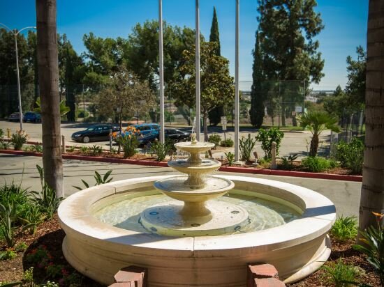 Фото Hilton Garden Inn Los Angeles Montebello