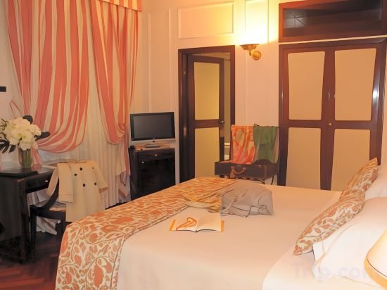 Фото Hotel De La Ville