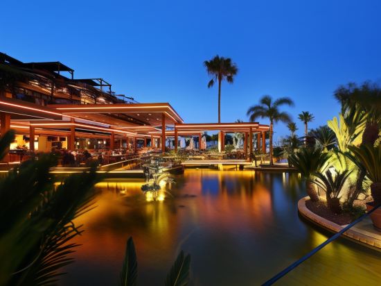 Фото Four Seasons Hotel