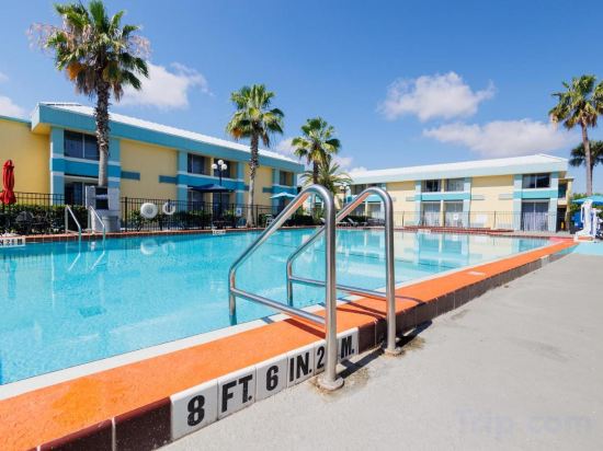 Фото Garnet Inn & Suites, Orlando