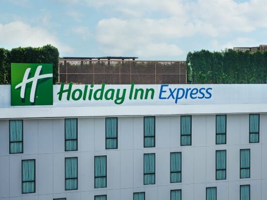 Фото Holiday Inn Express Bangkok Soi Soonvijai