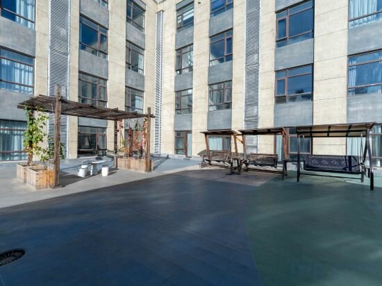 Фото China Electronics Huajing Business Hotel