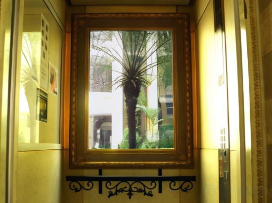 Фото Four Seasons Place